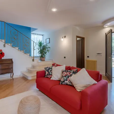 Lovely In With Kitchen * Otricoli