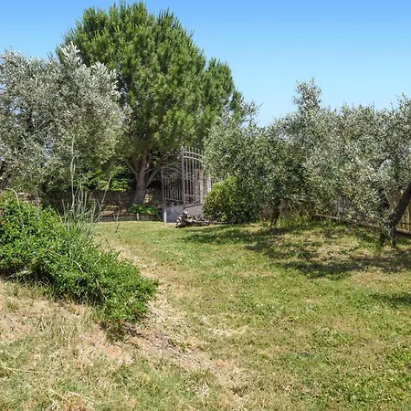 Lovely In With Kitchen Holiday home